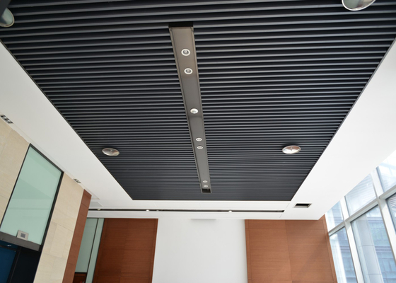 Плитки потолка алюминиевого сплава художника коммерчески/потолок экрана трубки квадрата кроют водоустойчивое черепицей